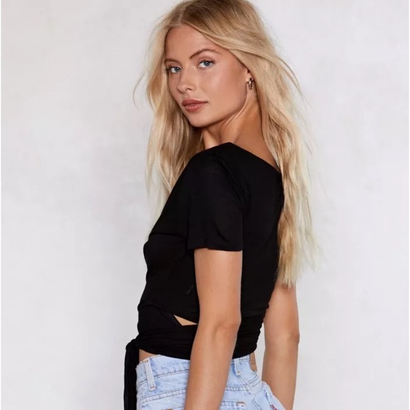 Nasty Gal Give It Your Best Shot Tie Crop Top Size Small Black ⭐️⭐️⭐️⭐️⭐️ - Picture 4 of 17